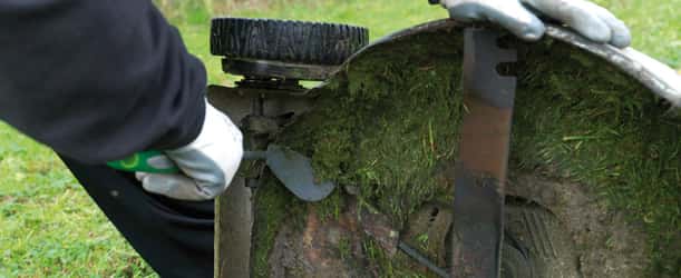 Nettoyage carter plateau de coupe tracteur tondeuse autoportée